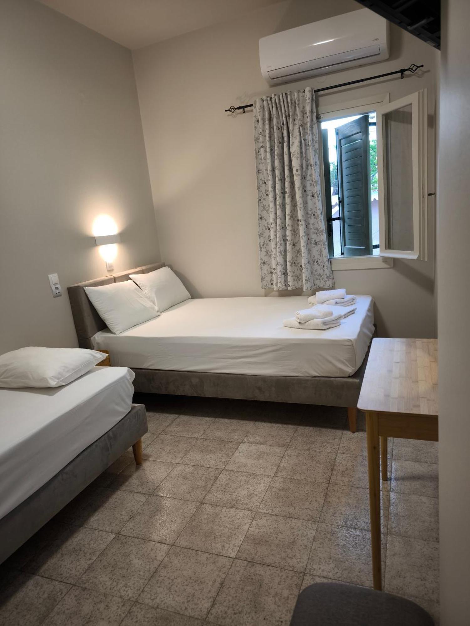 Maro'S Apartments อาร์กอสโตลี ภายนอก รูปภาพ