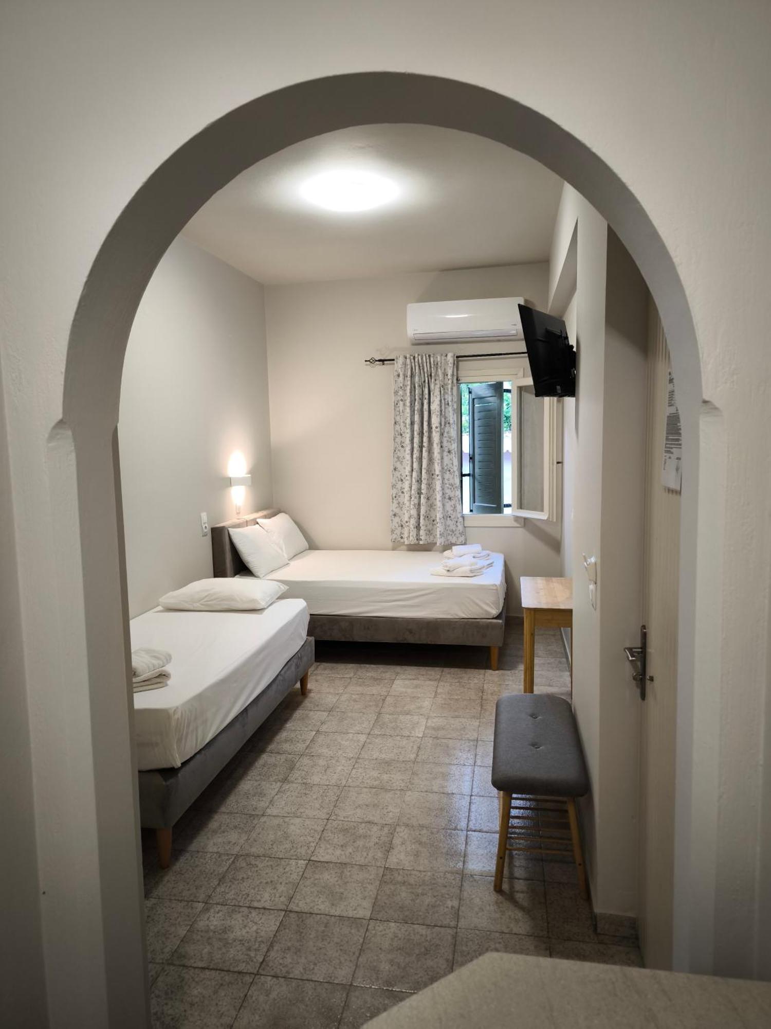 Maro'S Apartments อาร์กอสโตลี ภายนอก รูปภาพ